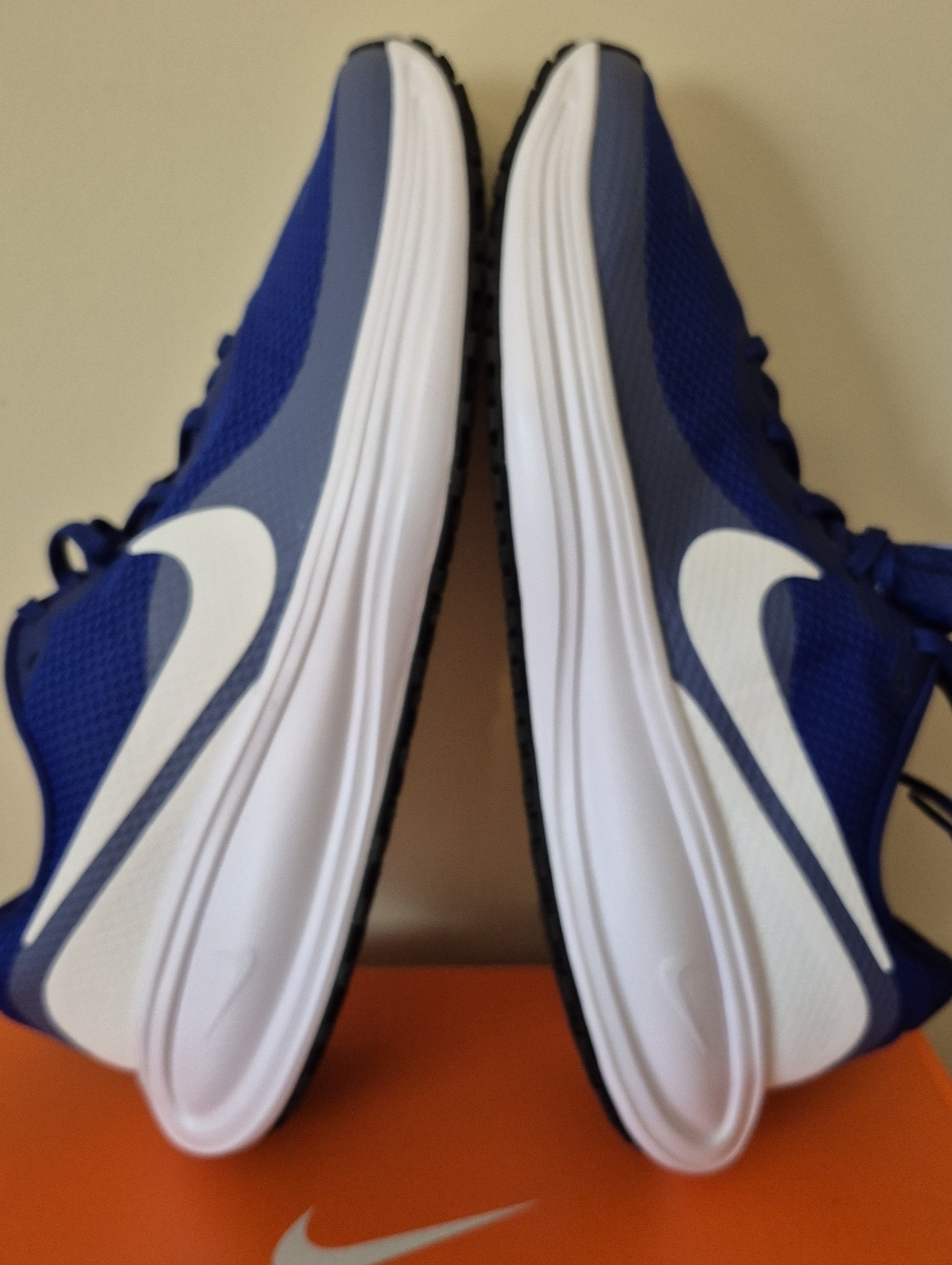 10.5 Men's Nike Revolution 8 Deep Royal Blue World Indigo Black White HJ9198 401 - Picture 5 of 14